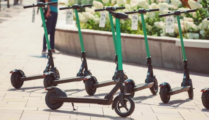 КМДА готовит правила безопасности движения для владельцев самокатов