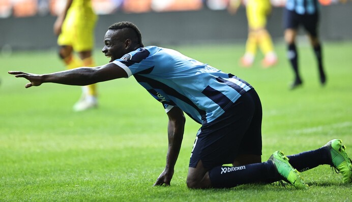 Пофеерил на славу: скандальный футболист забил 5 голов, среди которых шедевр