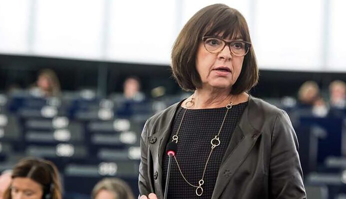 Путіну треба ставити чіткі умови, інакше він розколе Європу - Ребекка Гармс