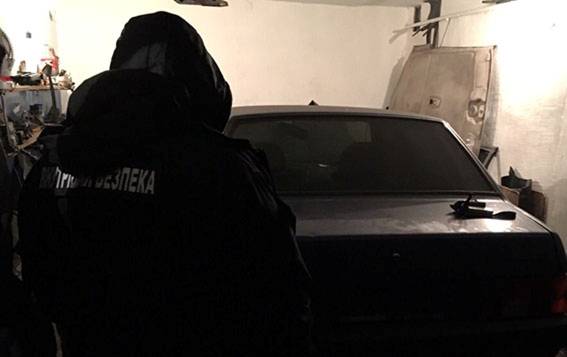 В Запорожье у полицейского угнали машину: появились фото, видео и детали