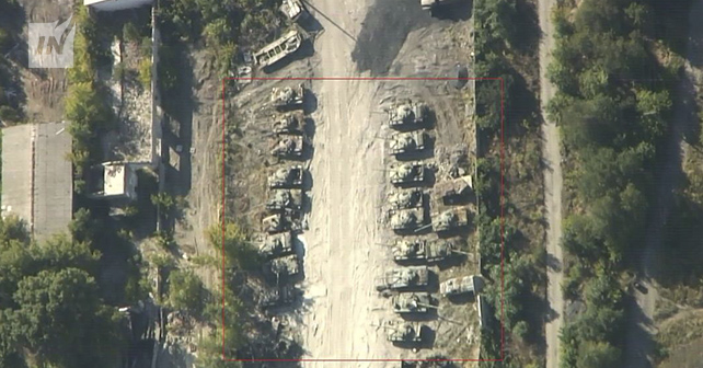 Волонтери розсекретили положення танків Захарченка в "ДНР" (ФОТО) - фото 1