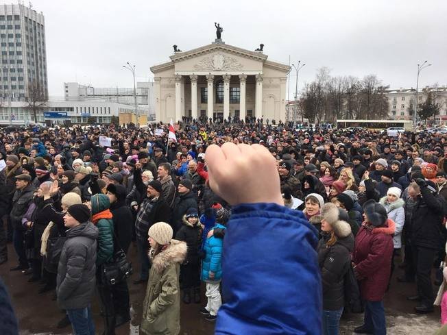 «Участники протестов в Белоруссии вынуждены идти за националистами»