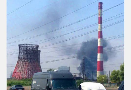 Масштабный пожар на складах под Харьковом: двое пострадавших
