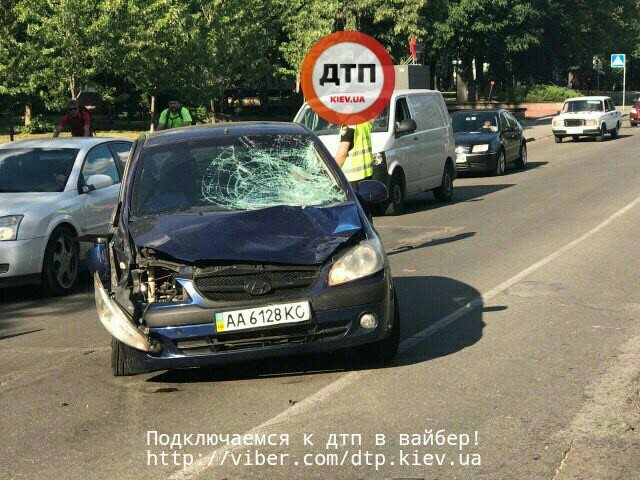 В Киеве пьяная женщина с сыном устроила двойное ДТП со смертельным исходом