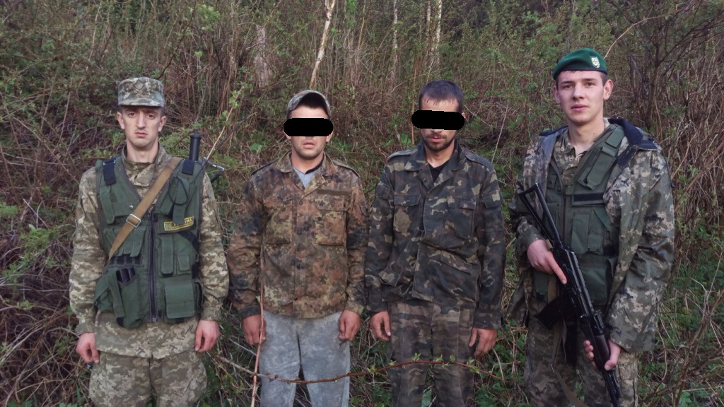 На Буковине таможенники со стрельбой задержали контрабандистов