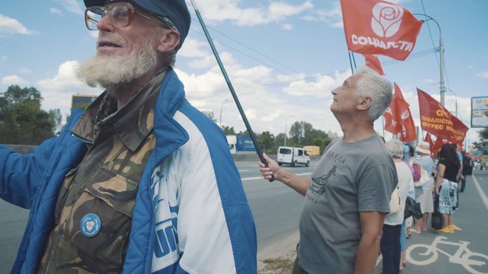 У Києві активісти розігнали учасників акції проти перейменування проспекту Ватутіна