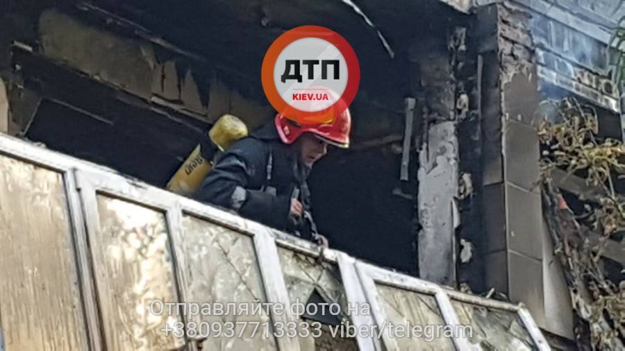 В Киеве между зданием Мининфраструктуры и больницей «Охматдет» произошел интенсивный пожар В Киеве между зданием Мининфраструктуры и больницей «Охматдет» произошел интенсивный пожар