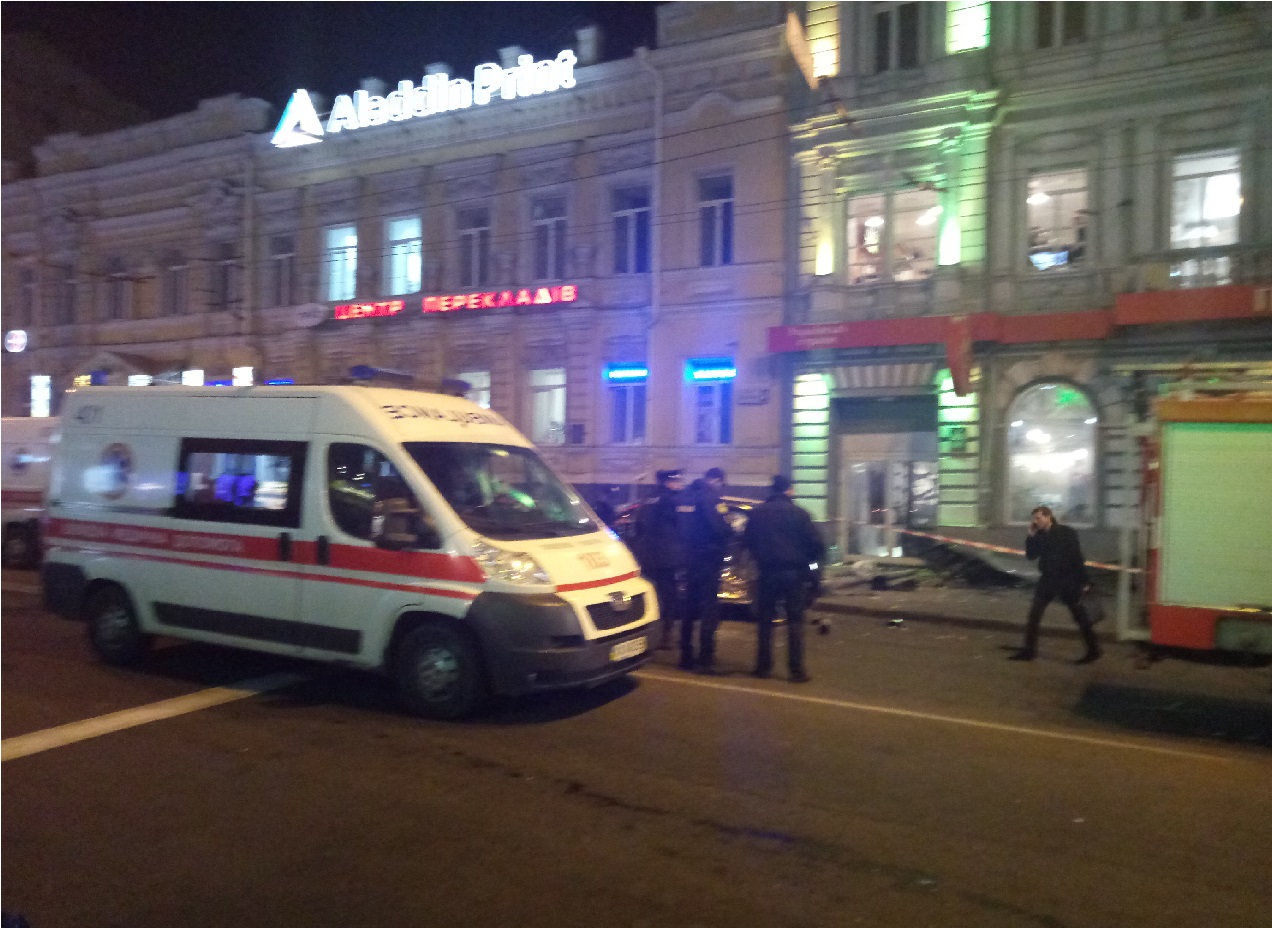 Позашляховик в'їхав у натовп людей в центрі Харкова. Є загиблі