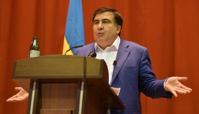 У соцмережах неоднозначно відреагували на новину про позбавлення Саакашвілі громадянства України