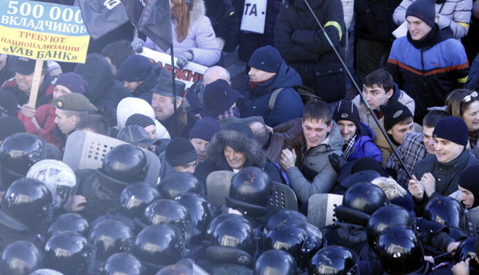 Митингующие попытались прорваться в Верховную раду (фото)