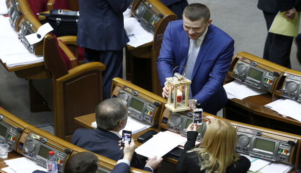 Парламент Греции не смог избрать президента во втором туре