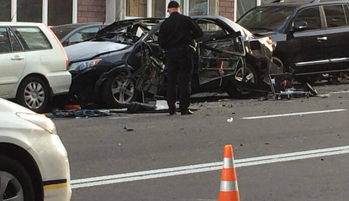 Вибух авто в центрі Києва: відео, всі подробиці і ексклюзивні фото з місця події