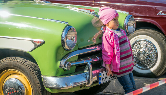 В стилі ретро: опуліковані яскраві фото з фестивалю рідкісної і незвичайної техніки у Києві