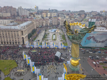 Марш за імпічмент в центрі Києва: яскраві фото з повітря