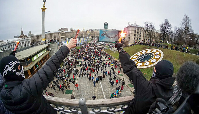 Саакашвілі, сутички з поліцією і димові шашки: яскраві фото Маршу за імпічмент в Києві