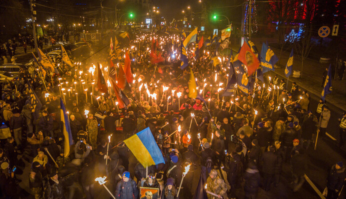 Центр Киева "запылал" в день рождения Бандеры: яркие фото с воздуха