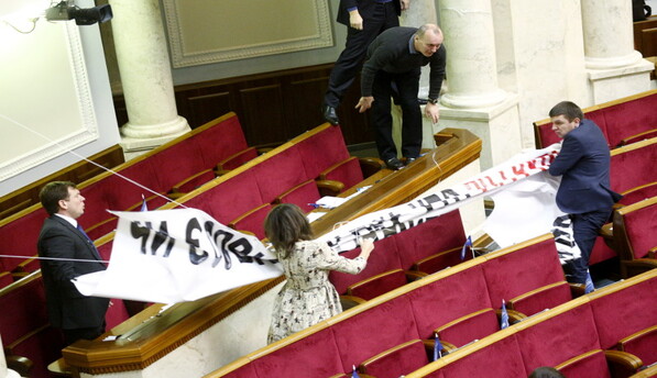 ​Рада включила в повестку дня законопроект о снятии депутатской неприкосновенности