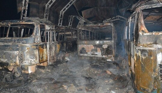 ​На автобазе в Днепропетровской области сгорели два десятка машин: опубликованы фото и видео