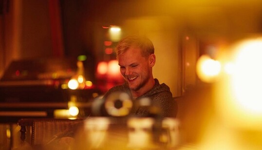 Ему было всего 28: мир взволновало известие о смерти популярного диджея Avicii