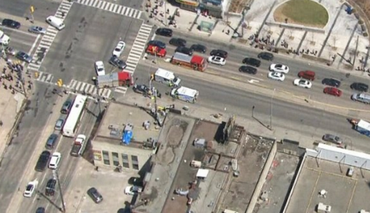 У Канаді автобус в'їхав у натовп: опубліковані фото і відео