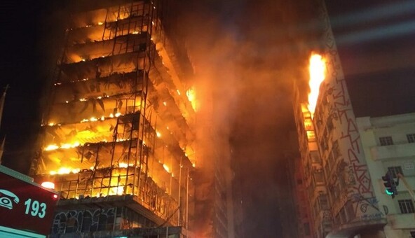 В Бразилии из-за пожара рухнул 26-этажный дом: опубликовано жуткое видео