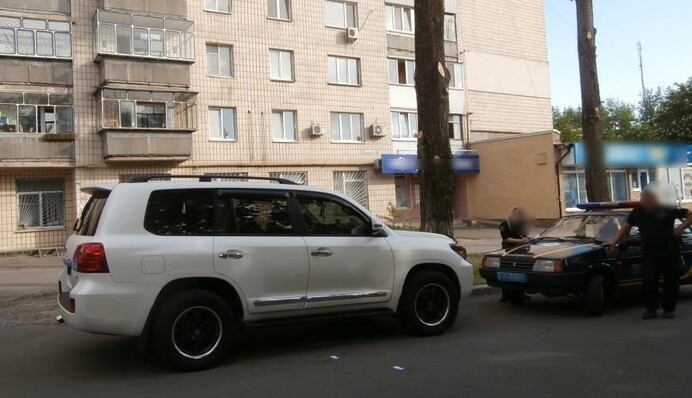 У поліції розкрили деталі зухвалого пограбування зі стріляниною під Києвом