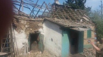 Військові показали фото наслідків обстрілу бойовиками ДНР житлових будинків в Зайцевому