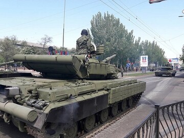 Бойовики масово засвітили свої танки в Донецьку і Луганську: опубліковано відео