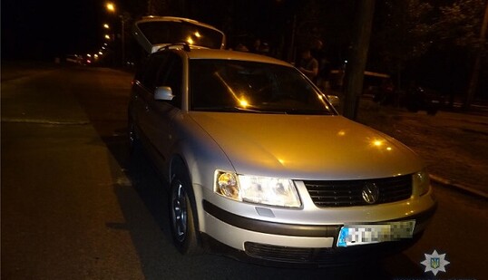 В Киеве бейсбольной битой жестоко избили полицейского: опубликованы фото