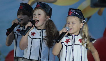 Кругом дети и война: сеть взбудоражили новые печальные фото из Крыма