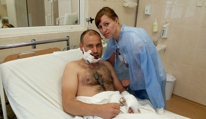 Земная любовь: сети впечатлило семейное фото раненого бойца ВСУ