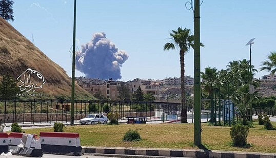 В Сирии прогремели серьезные взрывы на крупной авиабазе: в сеть попали фото
