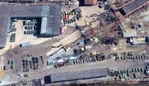 В сети показали фото российского склада с военной техникой в Донецке