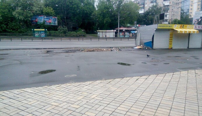 ​Возле метро КПИ в Киеве снесли очередные МАФы: опубликовано фото