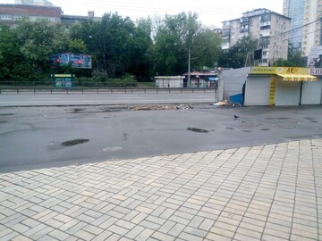 Біля метро КПІ в Києві знесли чергові МАФи: опубліковано фото