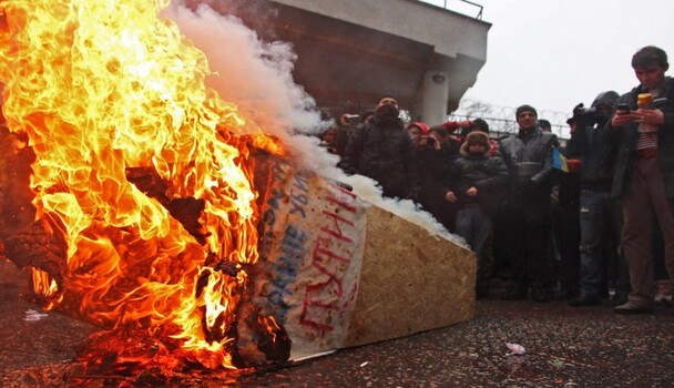 Под Радой митингующие требуют признать «ЛНР» и «ДНР» террористическими организациями