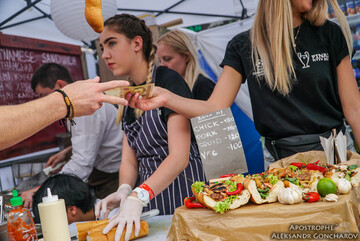 Мороженое по 90, бургеры по 130: чем в Киеве кормят перед финалом Лиги чемпионов. Фото