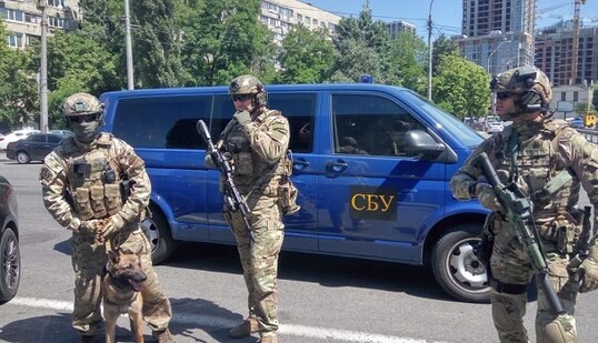 Мережі вразили фото збройного спецназу і СБУшників на вулицях Києва