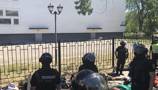 Погром на відомому ринку в Києві: в мережі розповіли про затримання і показали фото