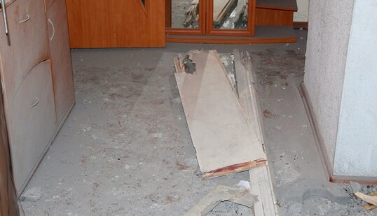 Бойовики знову обстріляли житлові будинки на Донбасі: з'явилися фото наслідків