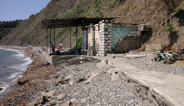 Заздріть: в мережі показали страшні фото пляжу в Криму