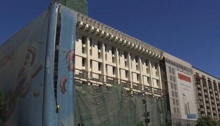 В Киеве снимают занавес с Дома профсоюзов: опубликованы фото и видео обновленного здания