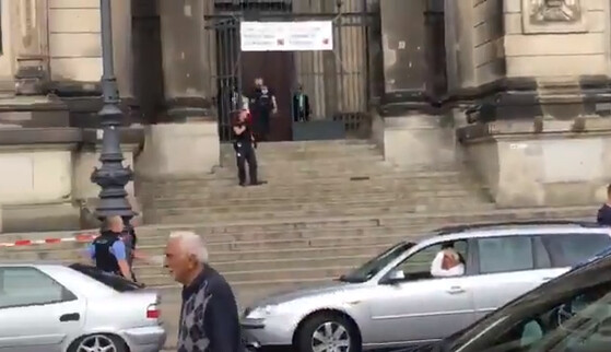 У Німеччині поліцейський влаштував стрілянину в соборі: опубліковано відео з місця НП