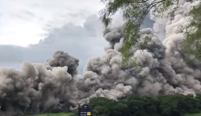 Потужне виверження вулкана Фуего в Гватемалі: з'явилося нове вражаюче відео і дані про жертви