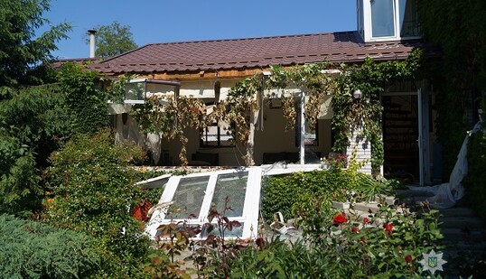 На Донбассе прогремел мощный взрыв в жилом доме: опубликованы фото и данные о пострадавших