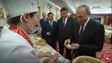 Путін насмішив мережу своїми пельменями: опубліковано фото і відео