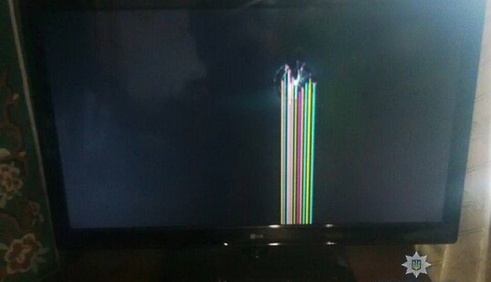 На Донбасі бойовики обстріляли будинок мирних жителів: опубліковано фото