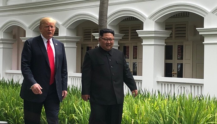 ​Улыбки, рукопожатия и сердечный приступ: что известно о встрече Трампа с Ким Чен Ыном