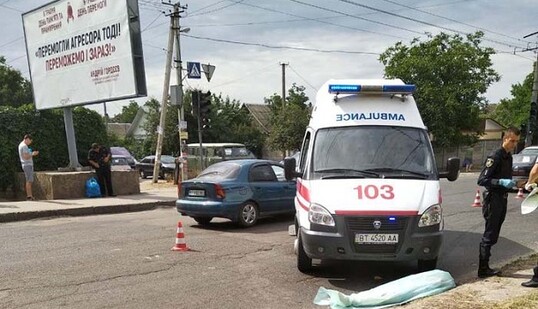 У Херсоні швидка переїхала жінку на пішохідному переході: опубліковано фото