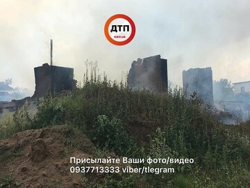 Будинок згорів від удару блискавки: з'явилися нові фото великої пожежі в Києві